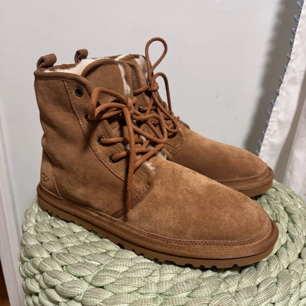 NEW UGG Harkley Chukka Chestnut Brown Sherpa Boots Size 9